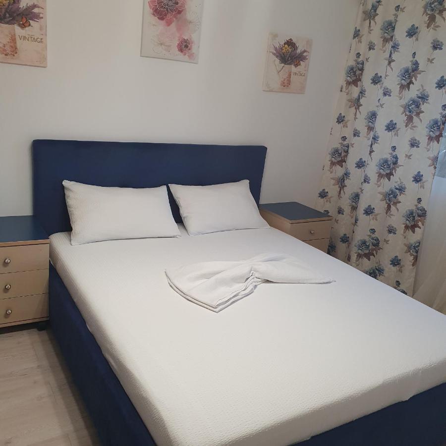 Sendy Appartement Orşova Buitenkant foto