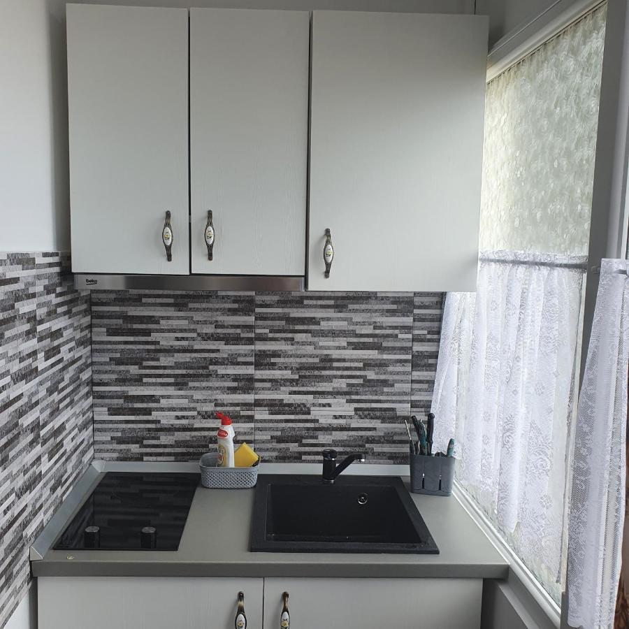 Sendy Appartement Orşova Buitenkant foto