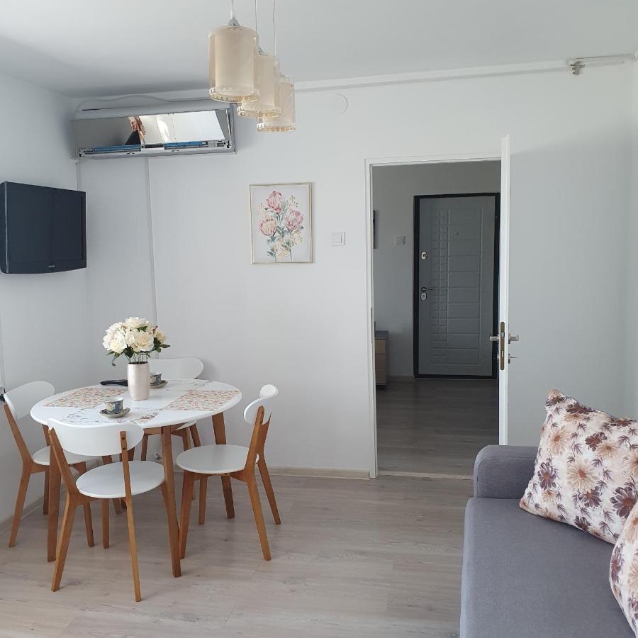 Sendy Appartement Orşova Buitenkant foto